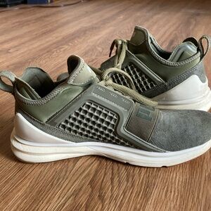 Puma Sneakers Size 7.5 Lightly Used